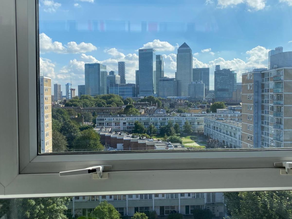Bedroom With An Office Desk In A Shared 2 Bedroom Flat Near Canary Wharf Λονδίνο Εξωτερικό φωτογραφία